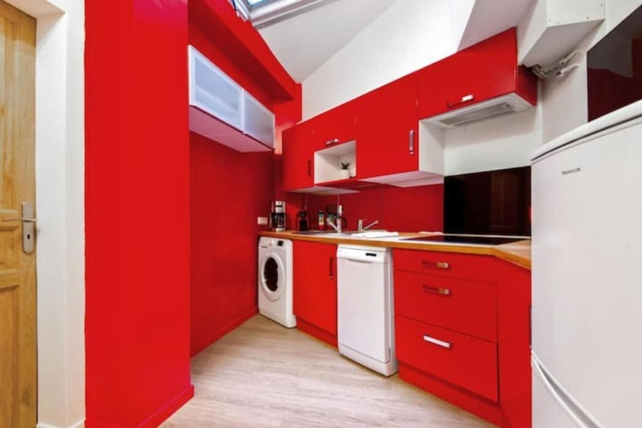 Cozy 2 Bedroom Apartment In Париж Екстериор снимка
